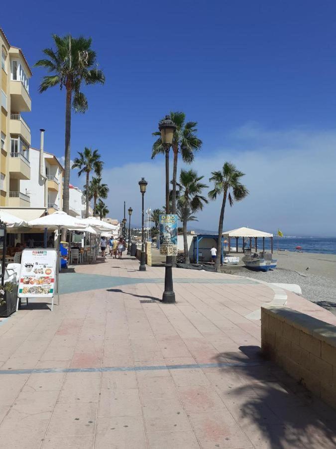 Beautiful Beachfront Newly Renovated 2 Bedroom Apartment With Swimming Pool And Garden San Luis de Sabinillas Esterno foto